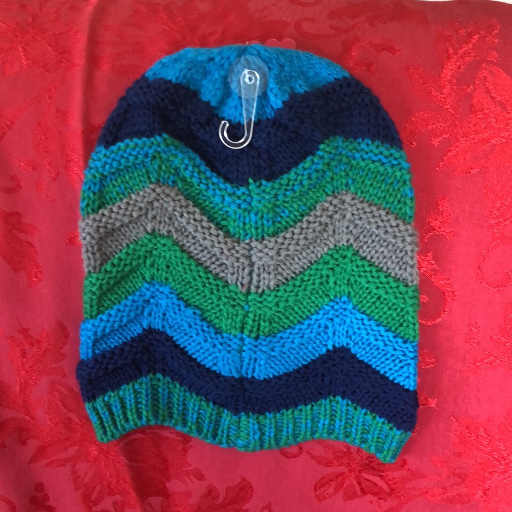 Girl’s pre-teen or teen vibrant winter zig zag loop acrylic yarn stocking hat